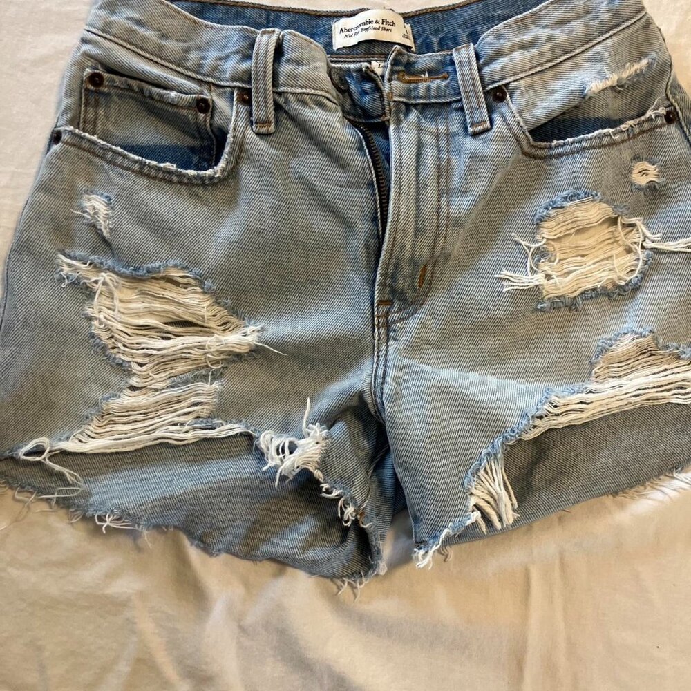 Abercrombie & Fitch Women’s Size 25 mid-rise curve boyfriend denim shorts